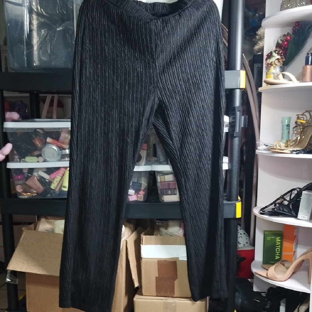 Stylish Black Women's Pleated Trousers